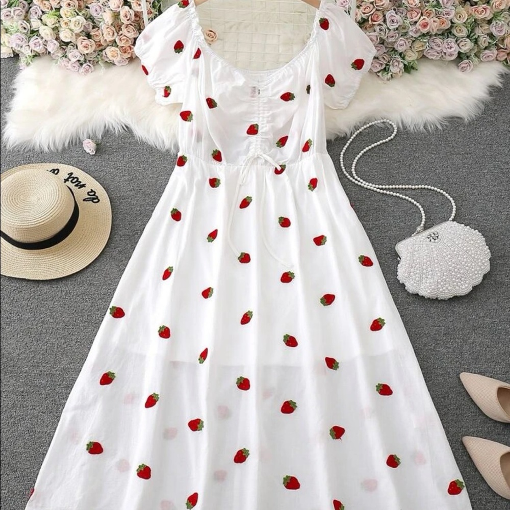SHEIN Plus Strawberry Pattern Puff Sleeve Drawstring Dress